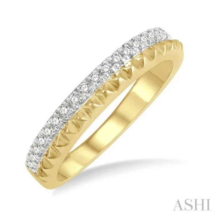 1/5 ctw Pyramid Bead and Round Cut Diamond Wedding Band in 14K Yellow Gold