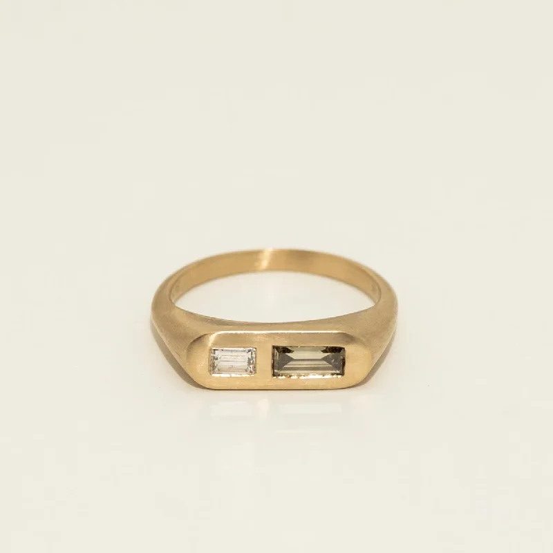 Champagne and White Diamond Signet Ring in 14kt Yellow Gold (3/8ct tw)