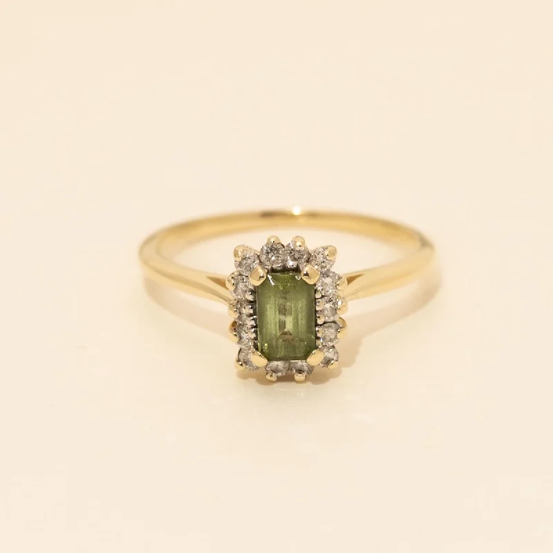 Emerald Cut Peridot Ring in 14kt Yellow Gold with Diamonds (1/5ct tw)