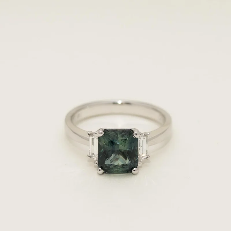 Emerald Teal Sapphire Ring in 14kt White Gold with Diamonds ( 1/4ct tw )