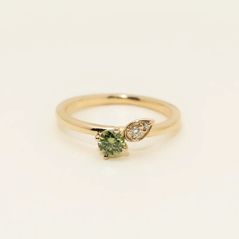 Green Diamond Ring in 14kt Yellow Gold (1/3ct tw)