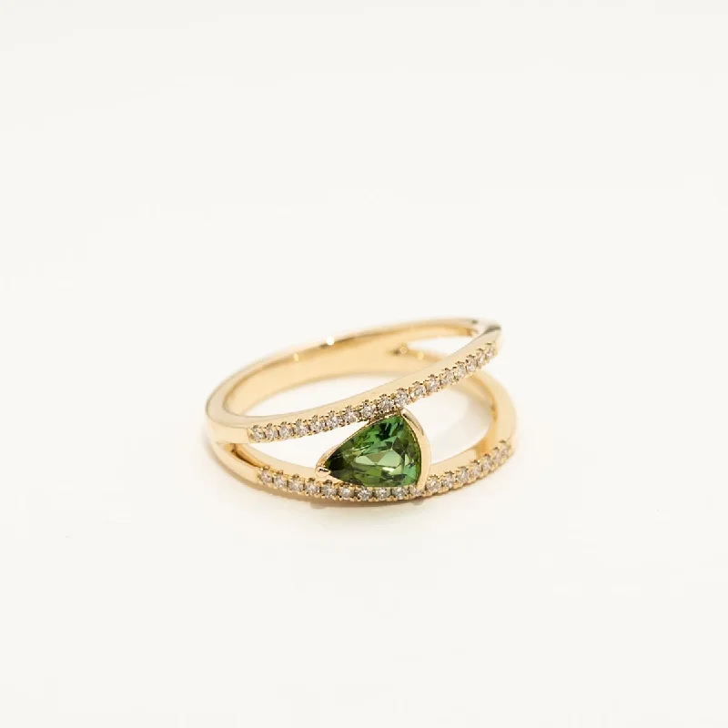 Maine Green Tourmaline Ring in 14kt Yellow Gold with Diamonds( 1/5ct tw)