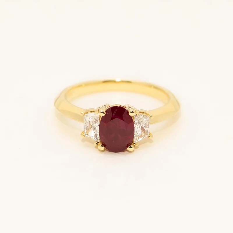 Oval Ruby Ring in 18kt Yellow Gold with Diamonds (3/8c t tw)