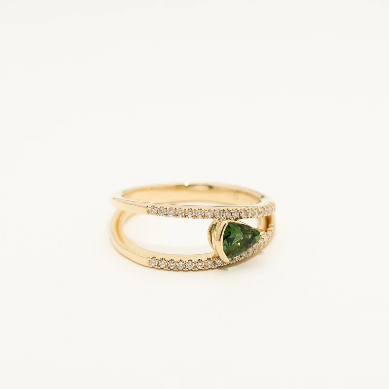 Trillion Maine Green Tourmaline Ring in 14kt Yellow Gold with Diamonds (1/5ct tw)