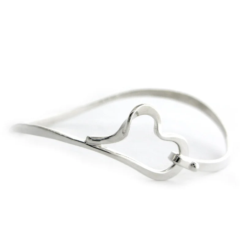 Wavy Heart Clasp Bangle